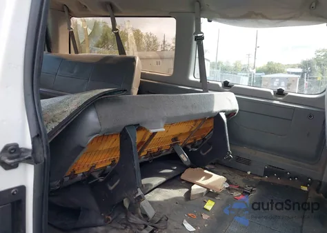 2006 Ford E-350 Super Duty Chateau/Xl/Xlt из США, поврежденный, VIN 1FBNE31L36HA80376